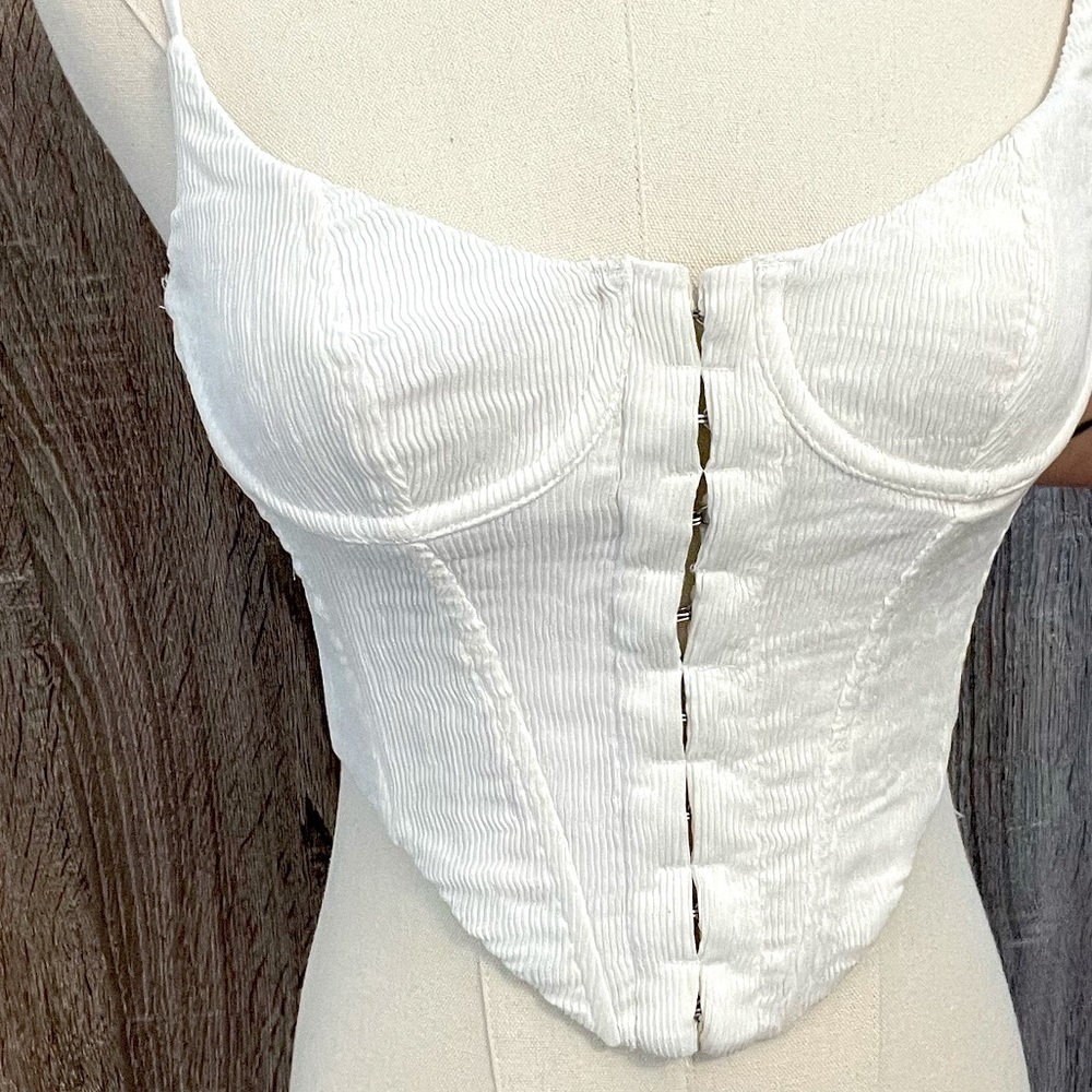 WHITE FOX White Ribbed Bustier Crop Top. Size XS